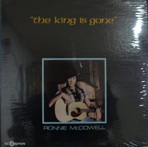 RONNIE McDOWELL - THE KING IS GONE (American country singer songwriter / DIXIE/ KING IS GONE 수록/대형 호외 신문/* USA ORIGINAL 1st press  GRT-8021)  미개봉